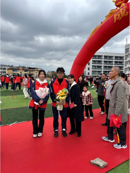 韶华初战凌云志  青春正盛谱华章——成人礼宣传报道稿 2025.3.16(3)9914.png