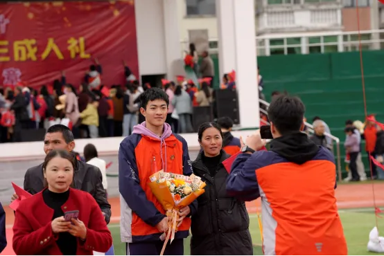 韶华初战凌云志  青春正盛谱华章——成人礼宣传报道稿 2025.3.16(3)9910.png