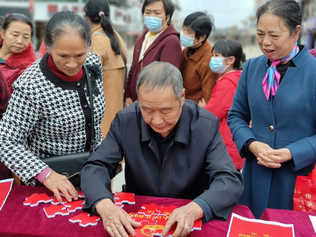 6：2023年12月5日，连城县在街心公园开展宪法宣传周主场宣传活动 (2).jpg