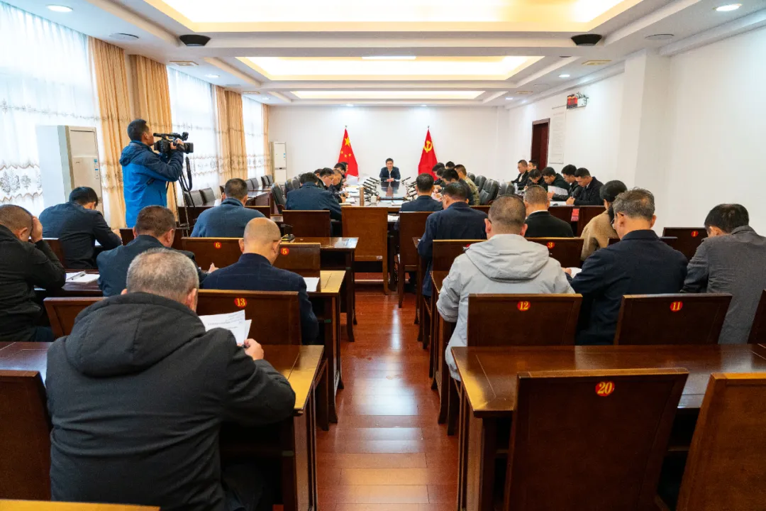 连城县委常委会召开会议