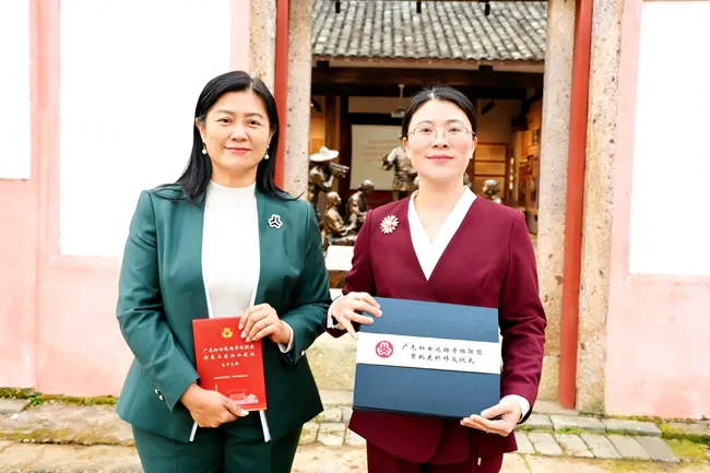“广龙妇女运动寻档联盟”首批史料复制件移交仪式