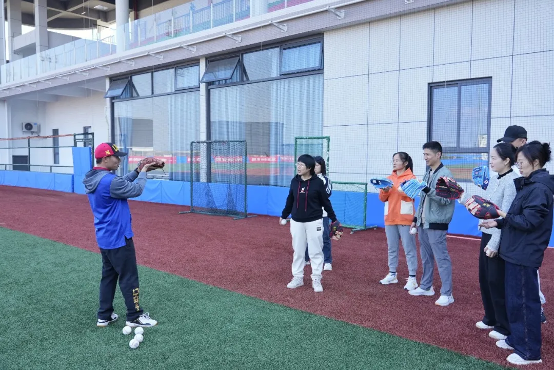连城县举办棒球体验课暨研学旅游产品开发座谈会
