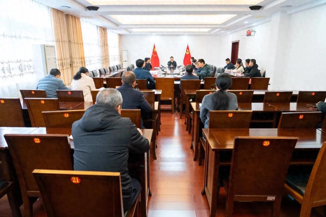 连城县委常委会召开会议