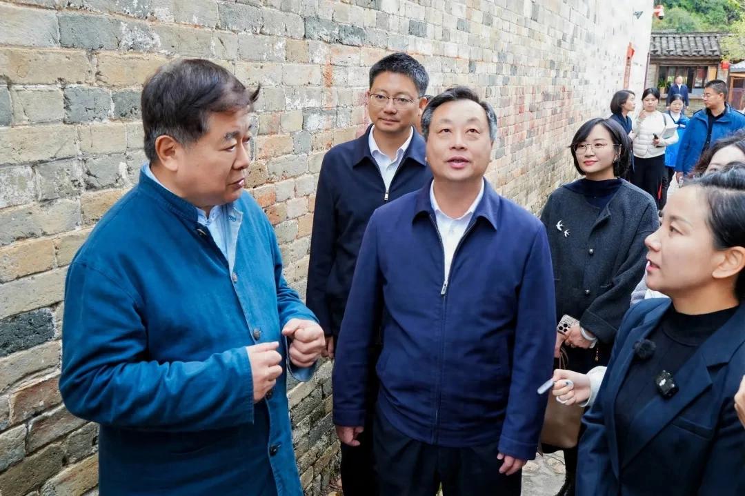 故宫博物院第六任院长、中国文物学会专家委员会主任单霁翔来莲开展文化遗产保护工作调研