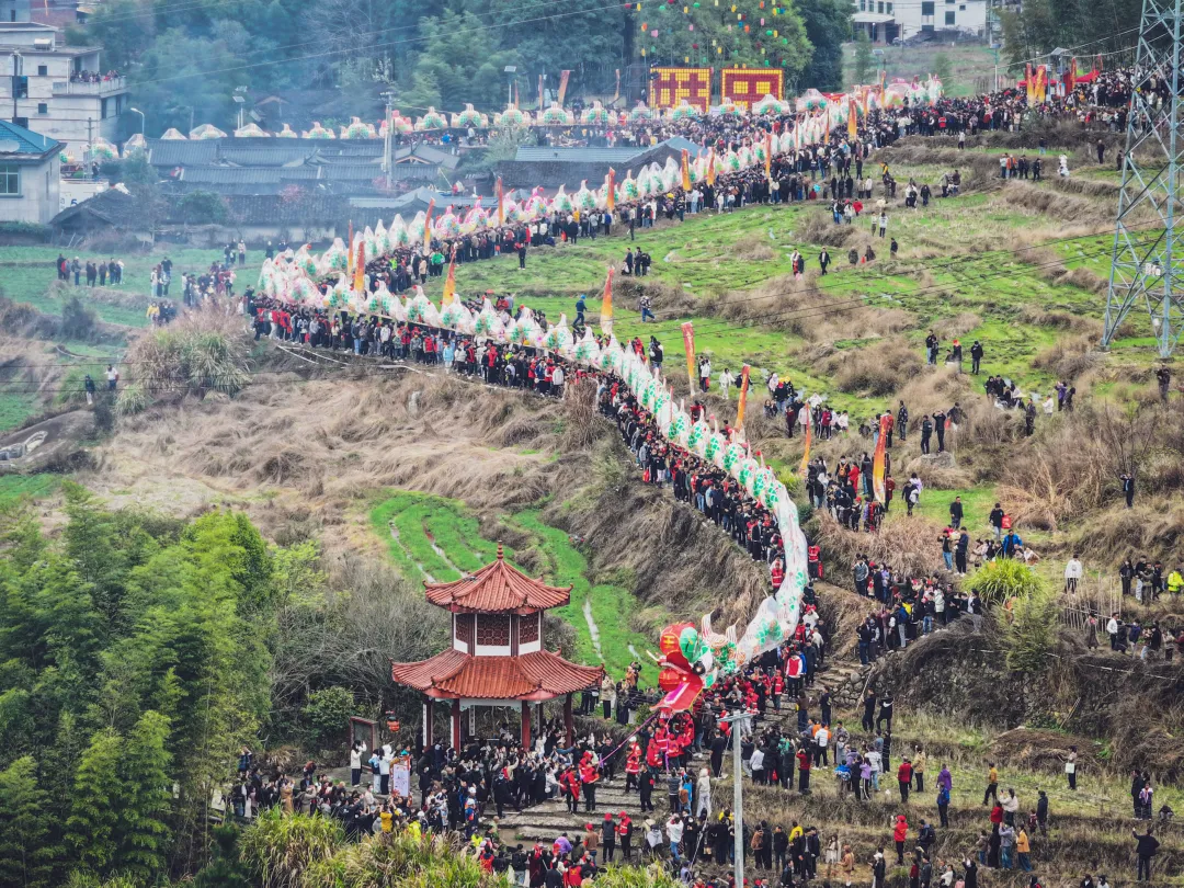 光明聚焦·非遗过大年|福建龙岩连城姑田：巨龙腾跃 燃动古村