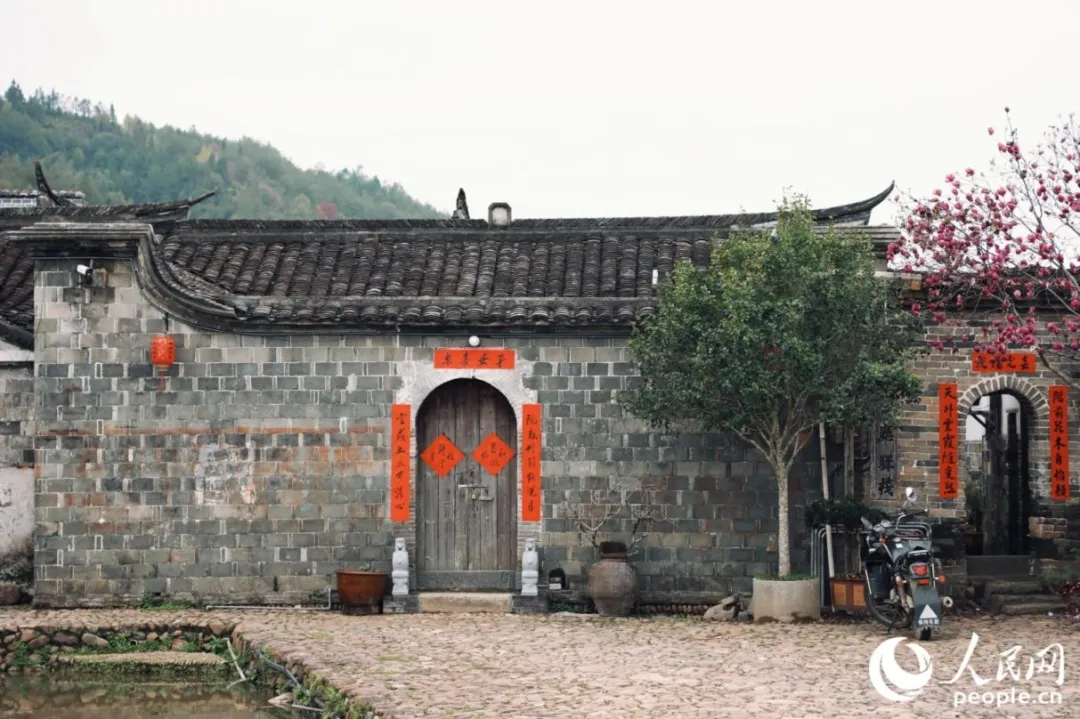 福建客家古村培田村完整保存着7.2万平方米明清建筑群。人民网记者 李唯一摄