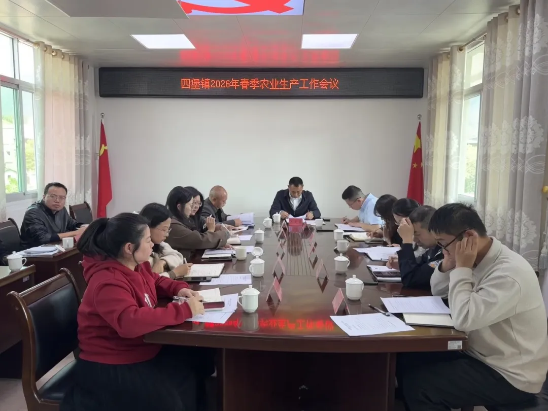 四堡镇：干群同心修圳保灌 全力护航春耕生产