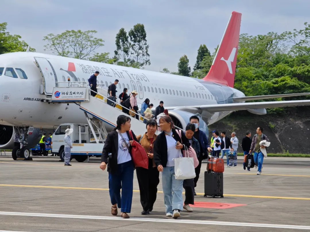 复航后首个清明假期，龙岩连城冠豸山机场客座率接近满座