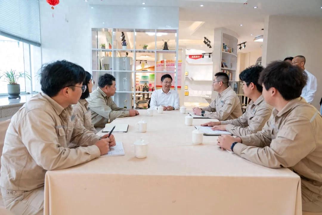 连城县领导看望劳模和一线劳动者代表