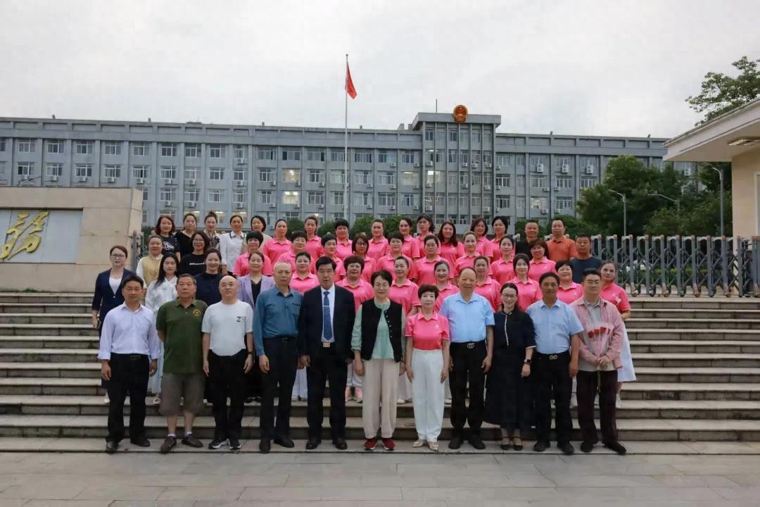 铿锵玫瑰绽放芳华——连城县女企业家商会首届三次会员大会暨2026年庆“五一”联谊活动举行