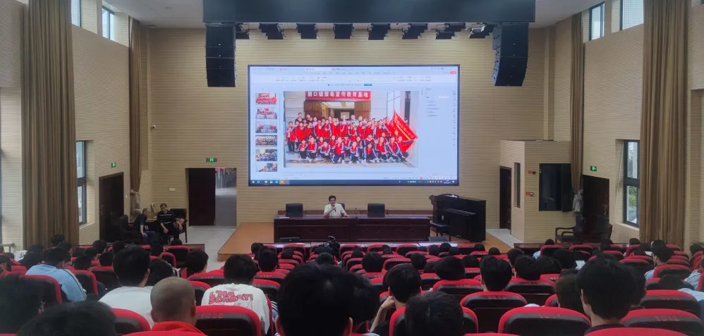 中国禁毒爱心形象大使戴文军走进连城开展青少年禁毒知识讲座