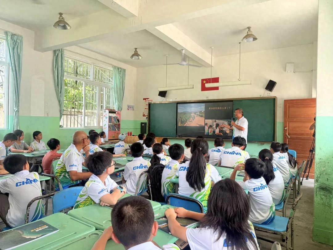 晓日春晖爱科学公益夏令营在连城文亨镇田心小学结营