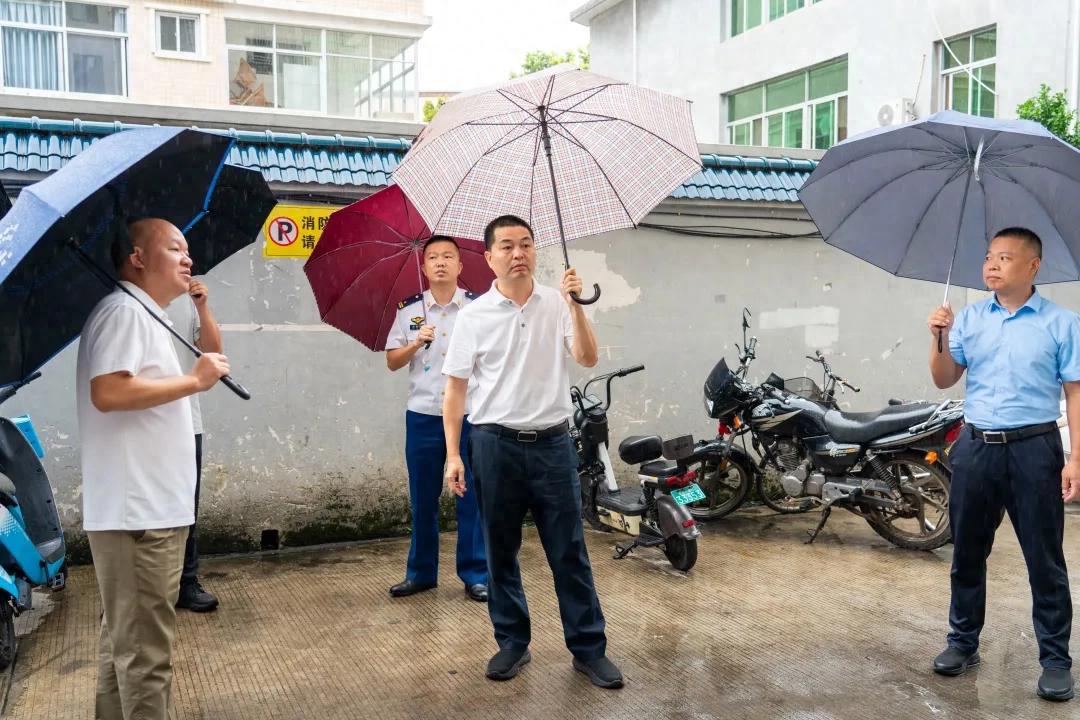 连城县领导调研检查电动自行车违规停放充电专项整治暨文明城市建设工作